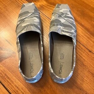 TOMS Camouflage Slip-Ons